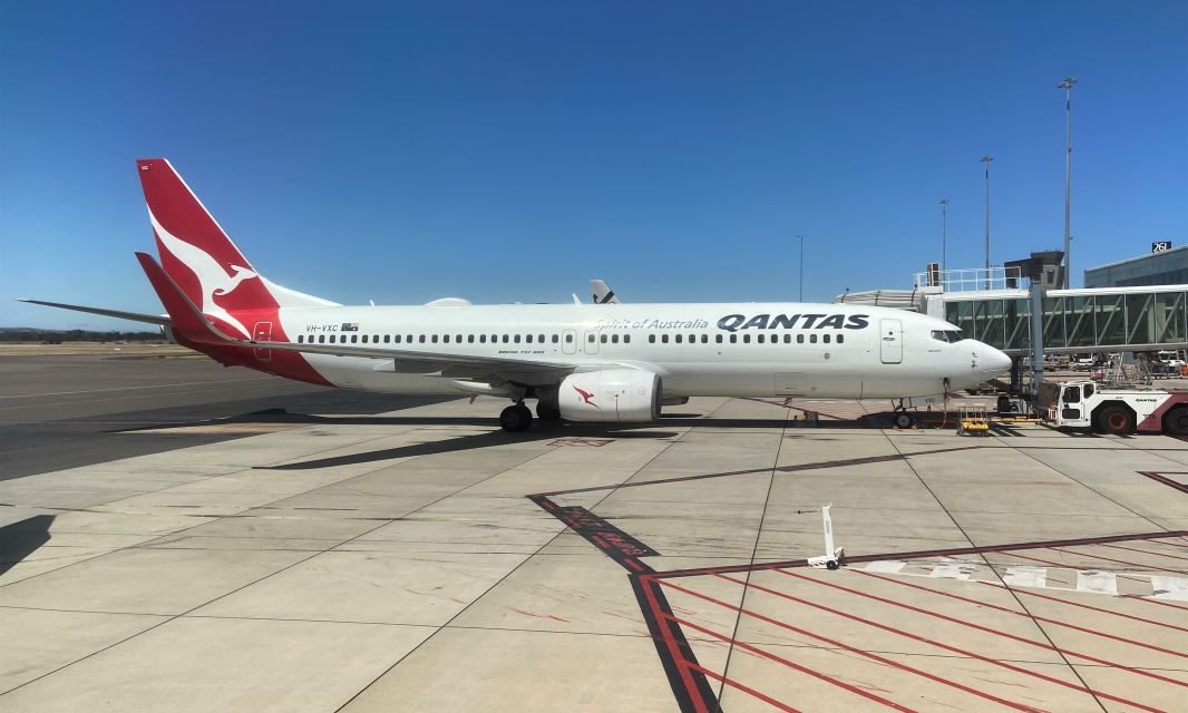 Review Flying Qantas Boeing 737 Business Class from Adelaide to