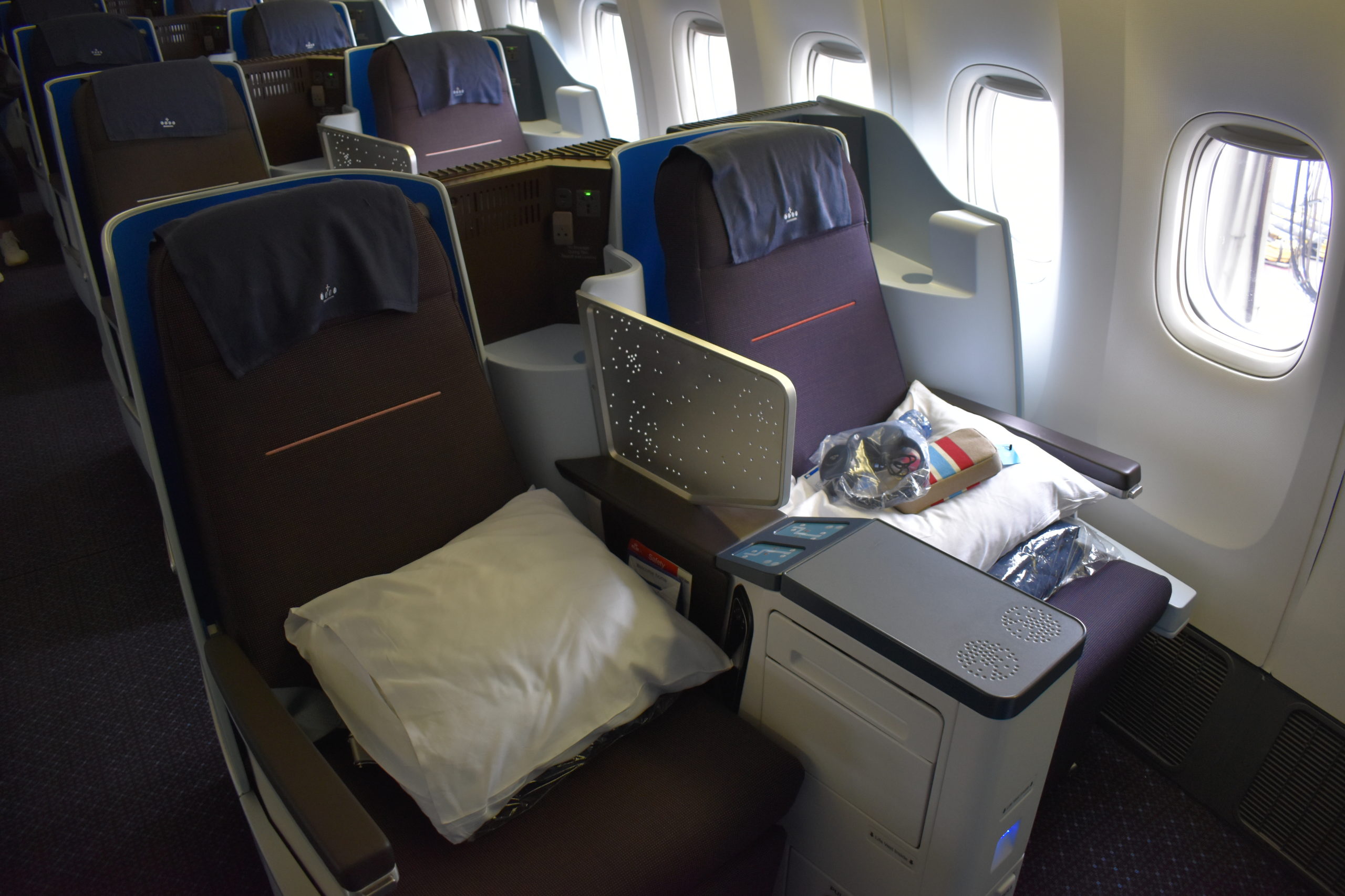 Meet United's Most Frequent Flyer, New KLM Business Class Seat, and The