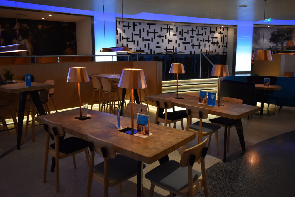 KLM Crown Lounge 52 Amsterdam tables