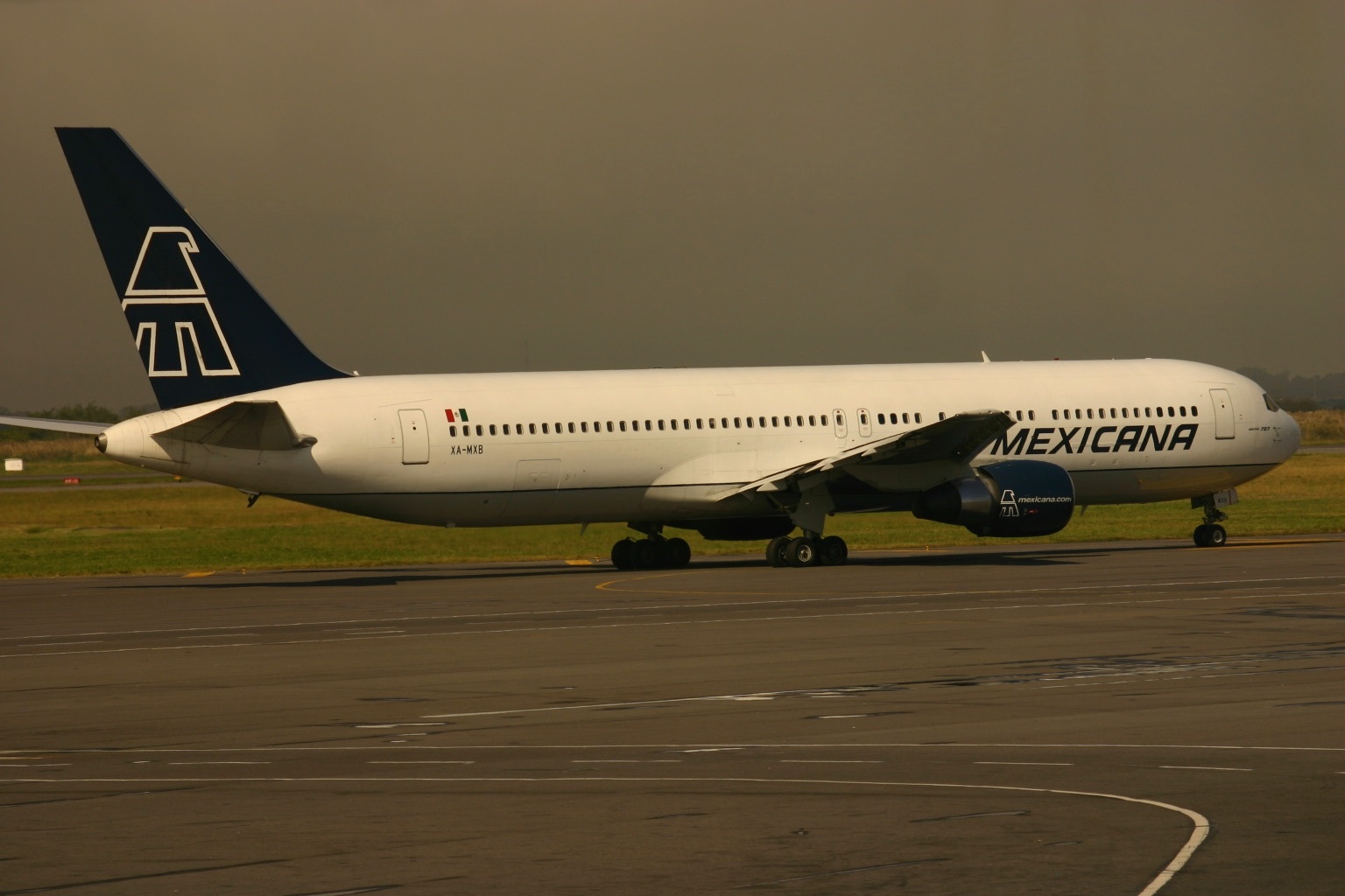 Mexicana 767 in their Old Livery