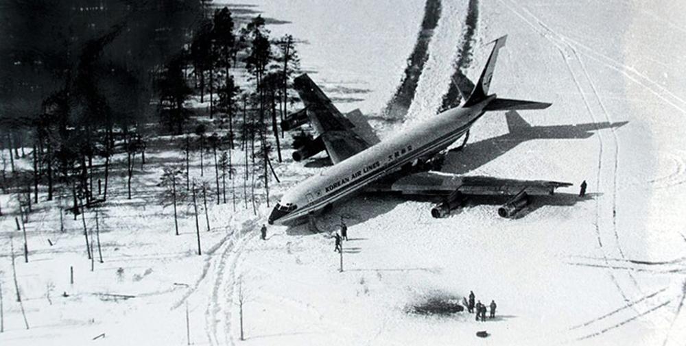 Did you know why this Korean Air Lines Boeing 707 landed on a frozen lake?