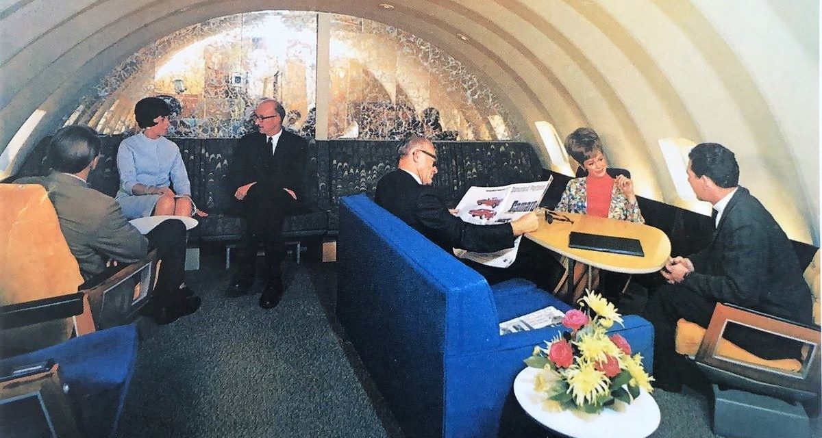 Which airline had a Boeing 747 upper deck lounge the longest?