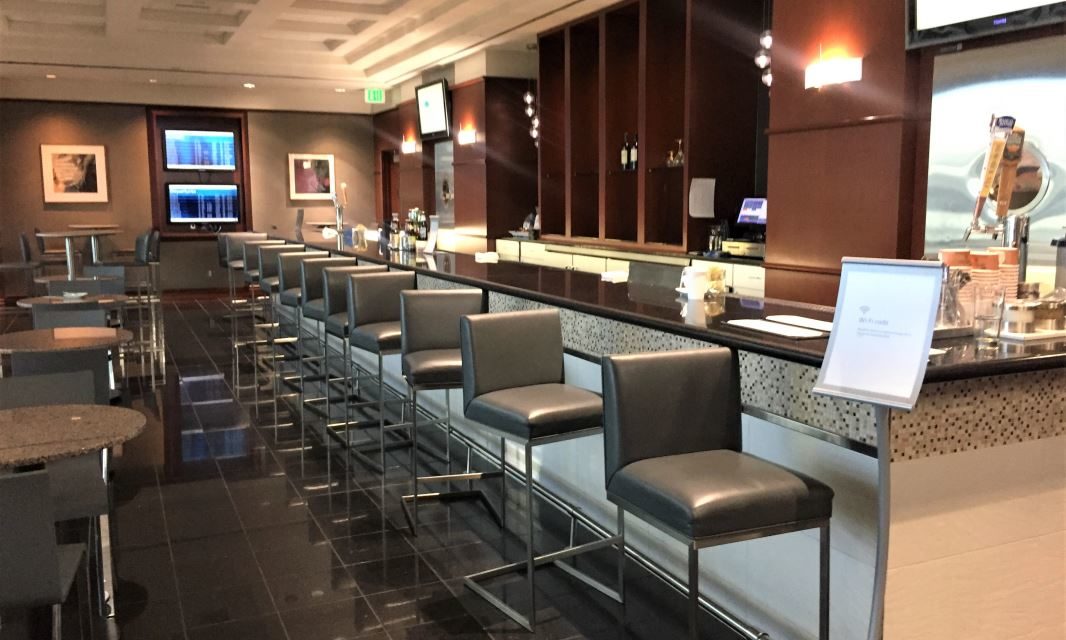 Who wants a little peek at the American Airlines Admirals Club in Denver?