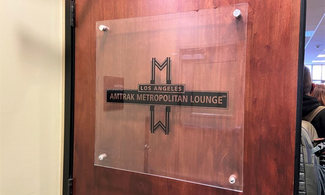 How grim is the Amtrak Metropolitan Lounge in Los Angeles?