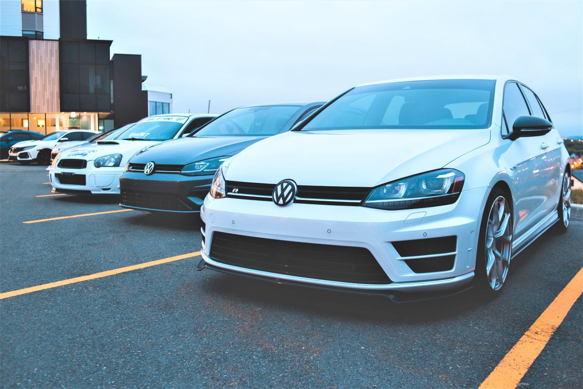 a group of cars parked in a parking lot