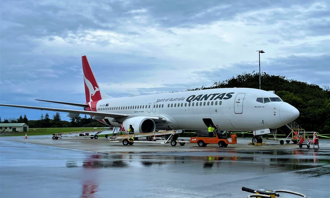 Review: Qantas Boeing 737 business class from Norfolk Island to Sydney