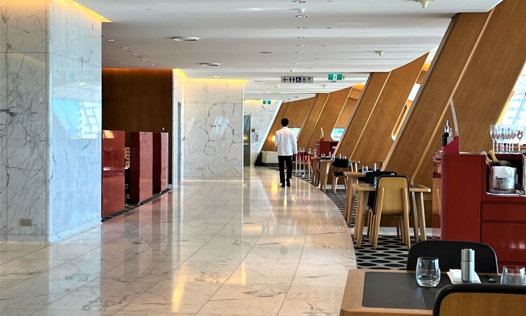 What’s breakfast like in the stylish Qantas International First Class lounge in Sydney?