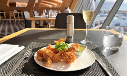 What is the food like in the Qantas First Class lounge in Sydney?