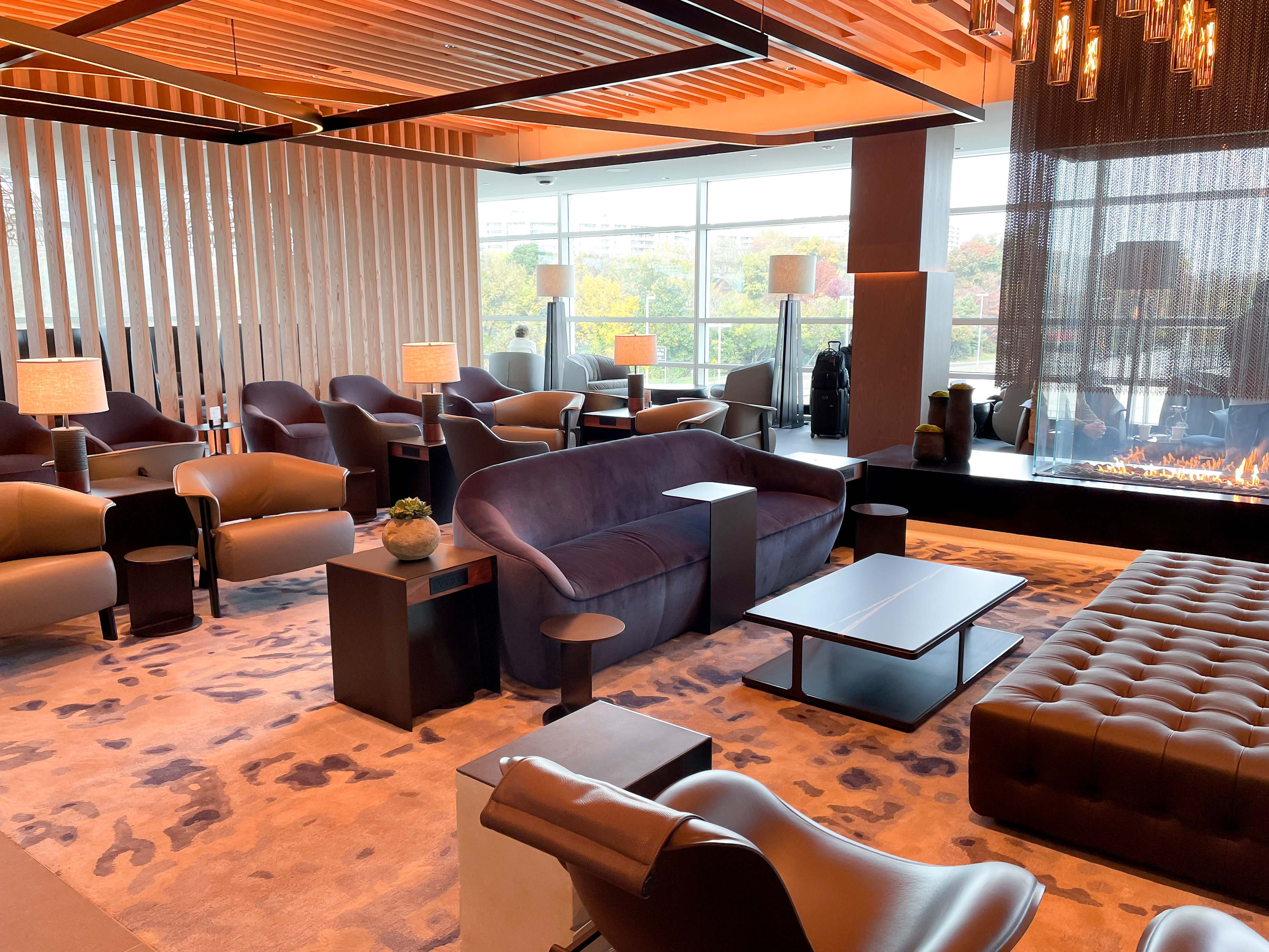 The main seating area on the other side of the new Admirals Club at Washington National Airport.