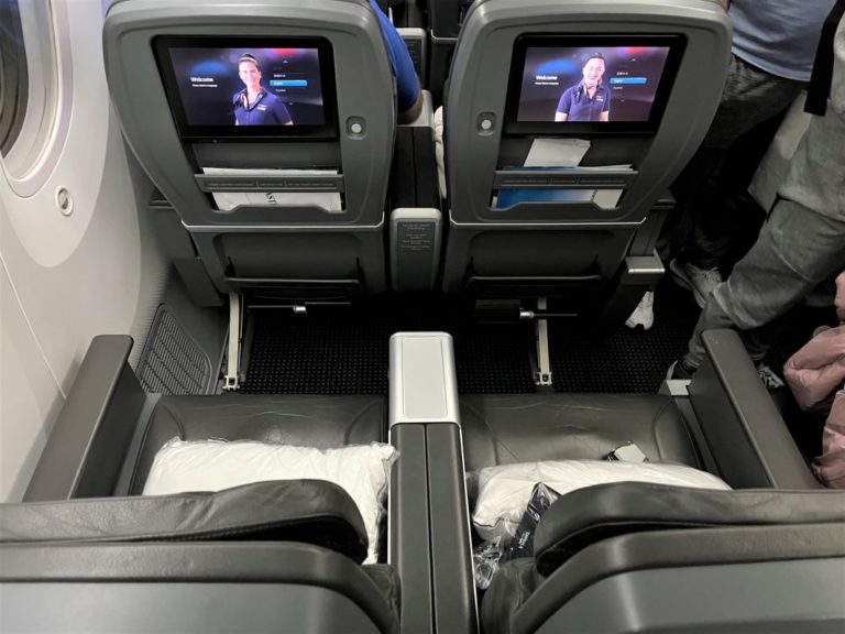 What is American Airlines 787-8 Premium Economy like from Philadelphia ...