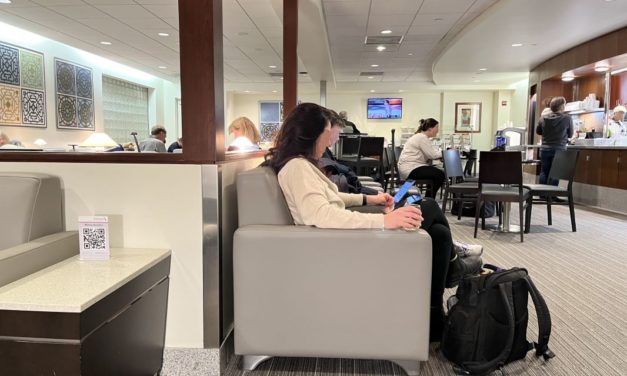When does the American Airlines Flagship Lounge open in Philadelphia?