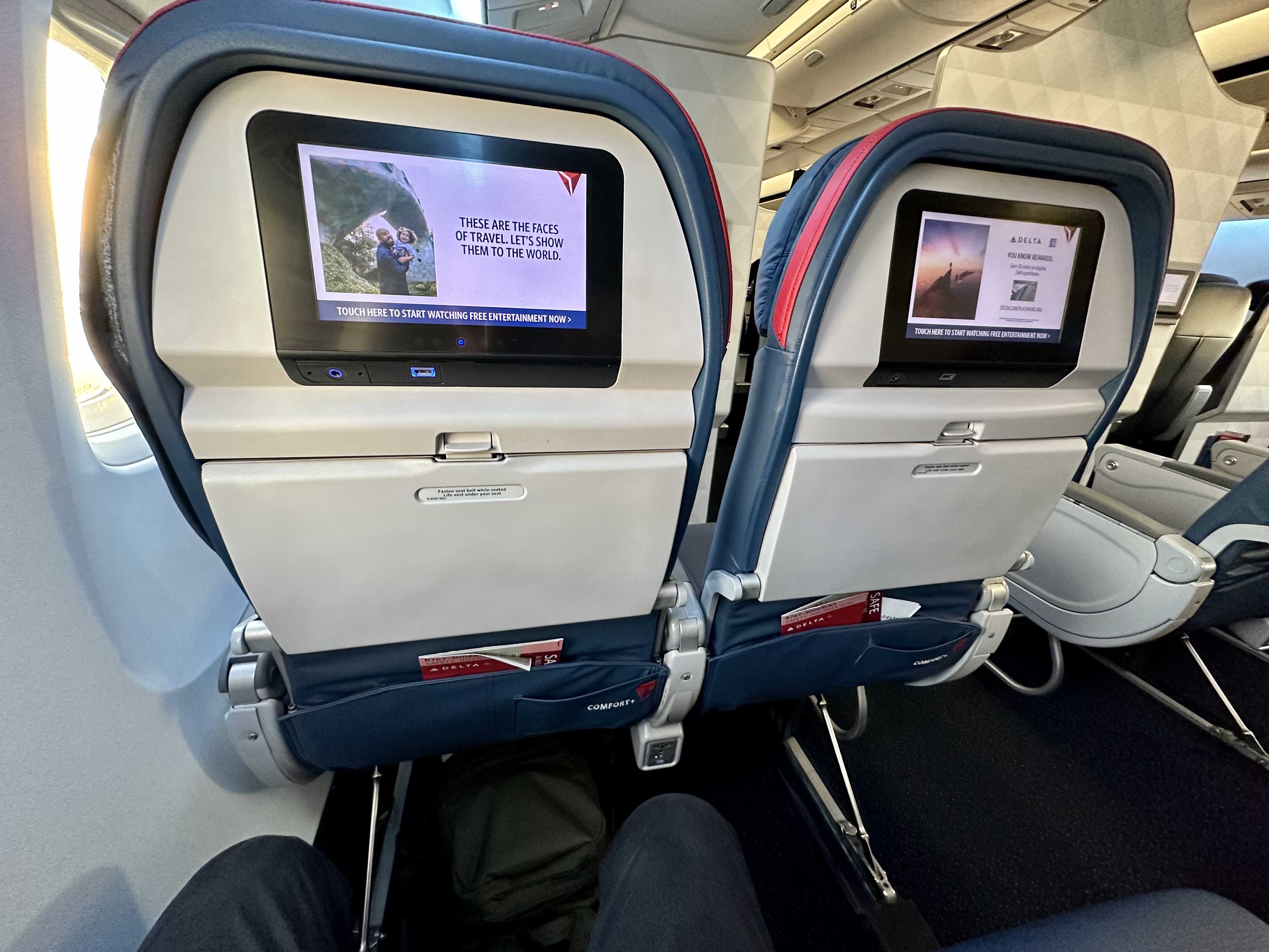 Flight Review: Delta Comfort Plus Seat New York (JFK) to Los Angeles (LAX)  - TravelUpdate