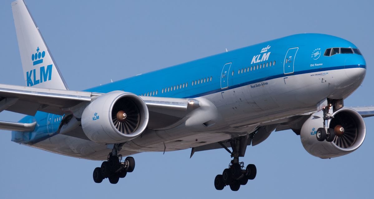 Should more airlines offer à la carte meals in economy class like KLM?