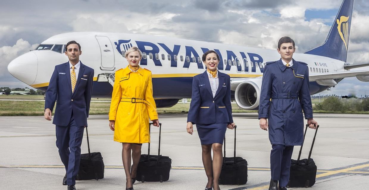 How much do cabin crew get paid at Ryanair in Dublin?