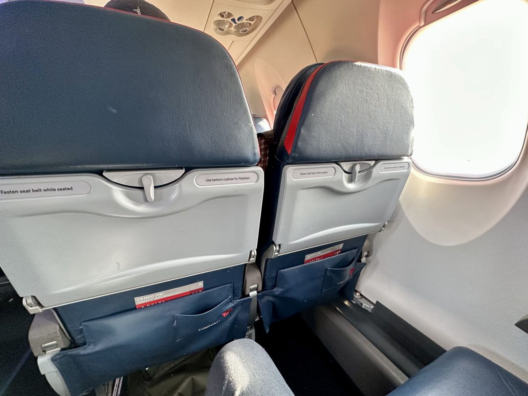 Review Delta Connection Comfort Plus Embraer 175 and CRJ900