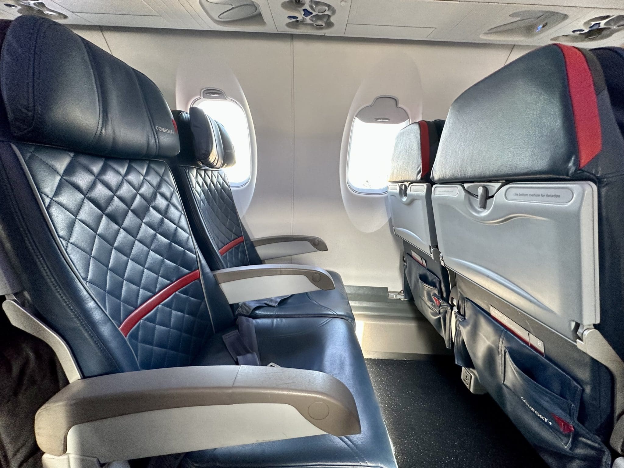 Review Delta Connection Comfort Plus Embraer 175 and CRJ900