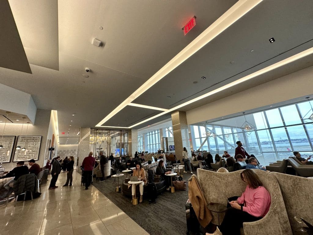 Review: Largest Delta Sky Club at New York LaGuardia (LGA) - TravelUpdate