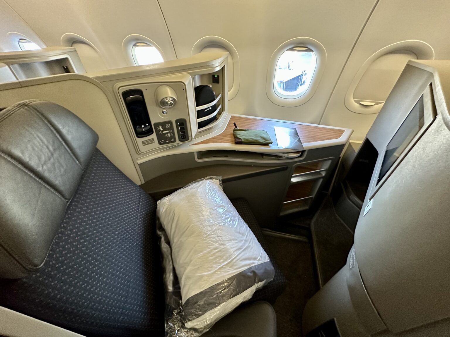 Review: American Airlines Flagship First Airbus A321 Transcon ...