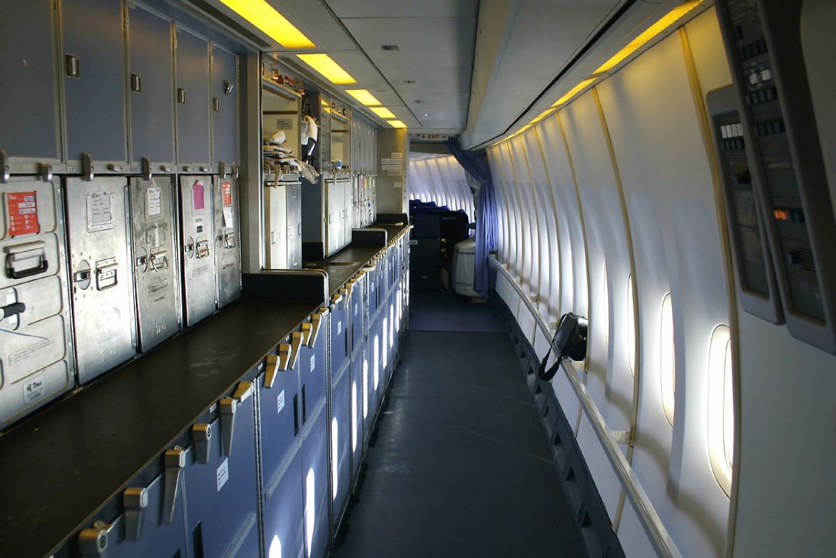 Remember the longitudinal galleys on some Boeing 747 aircraft? - TravelUpdate