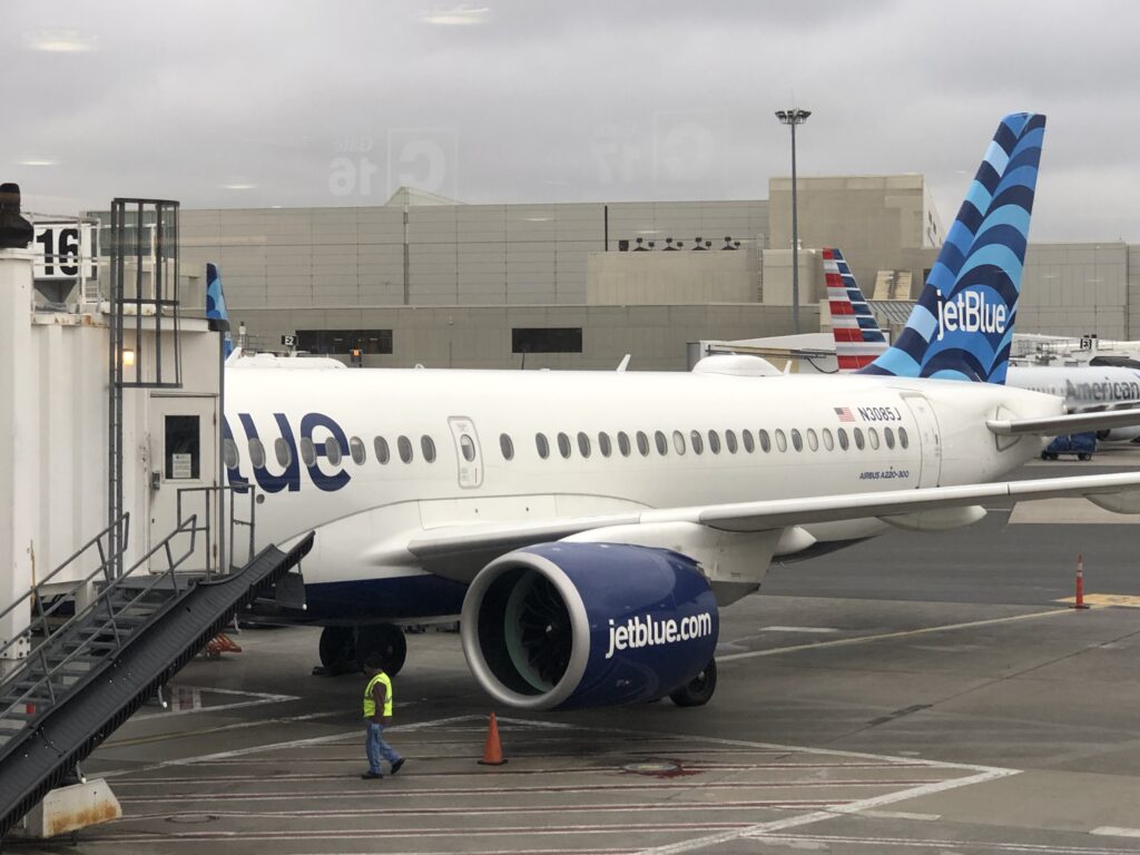 jetBlue A220