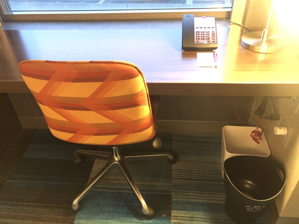 a chair next to a desk