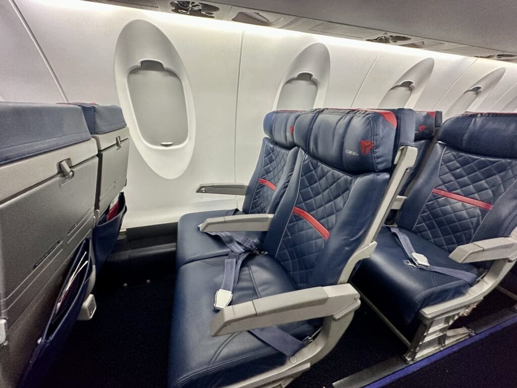 Inconsistent Experience: Delta CRJ-900 Main Cabin & Comfort Plus ...