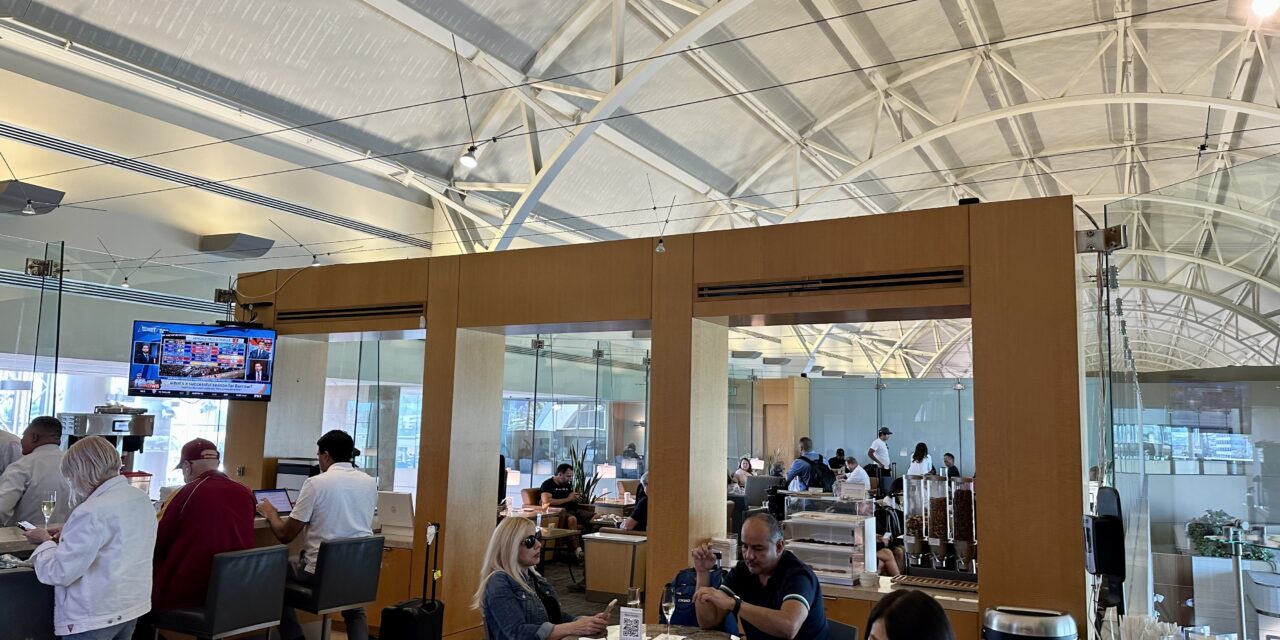 My Quickest 10 Second Lounge Visit to the Admirals Club (SNA)