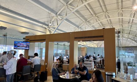 My Quickest 10 Second Lounge Visit to the Admirals Club (SNA)