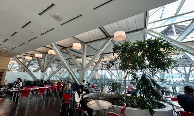 Review: Air Canada Maple Leaf Lounge Vancouver (YVR) Transborder
