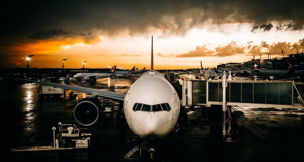 How much do airlines pay to park planes at the airport?