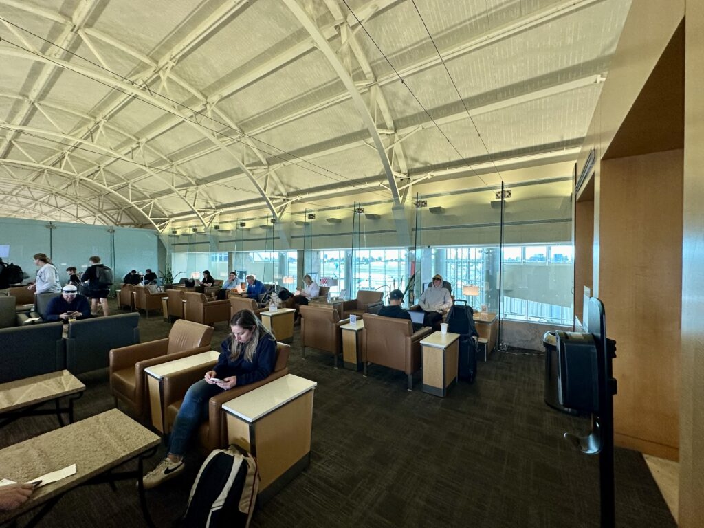 Lounge Review: American Admirals Club Orange County (SNA) - TravelUpdate