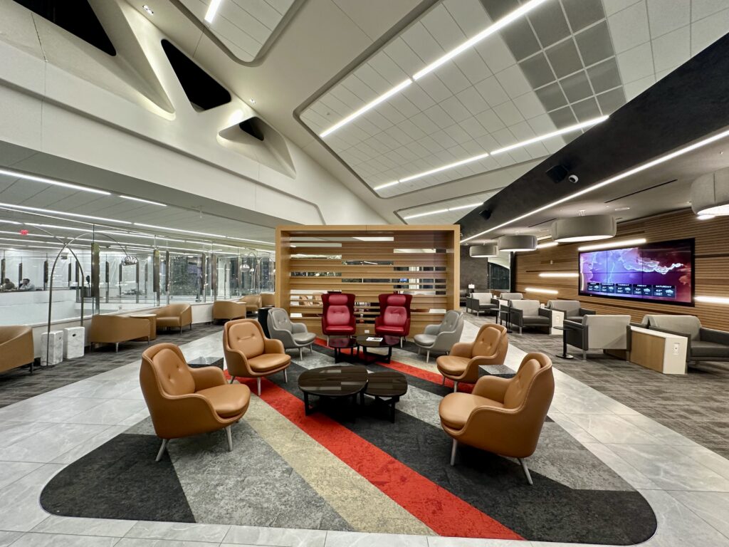 Review: American Airlines Admirals Club New York LaGuardia (LGA) - TravelUpdate