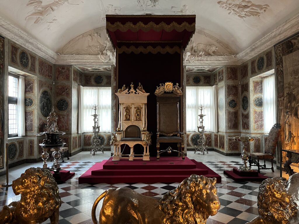 a room with a gold lion statue