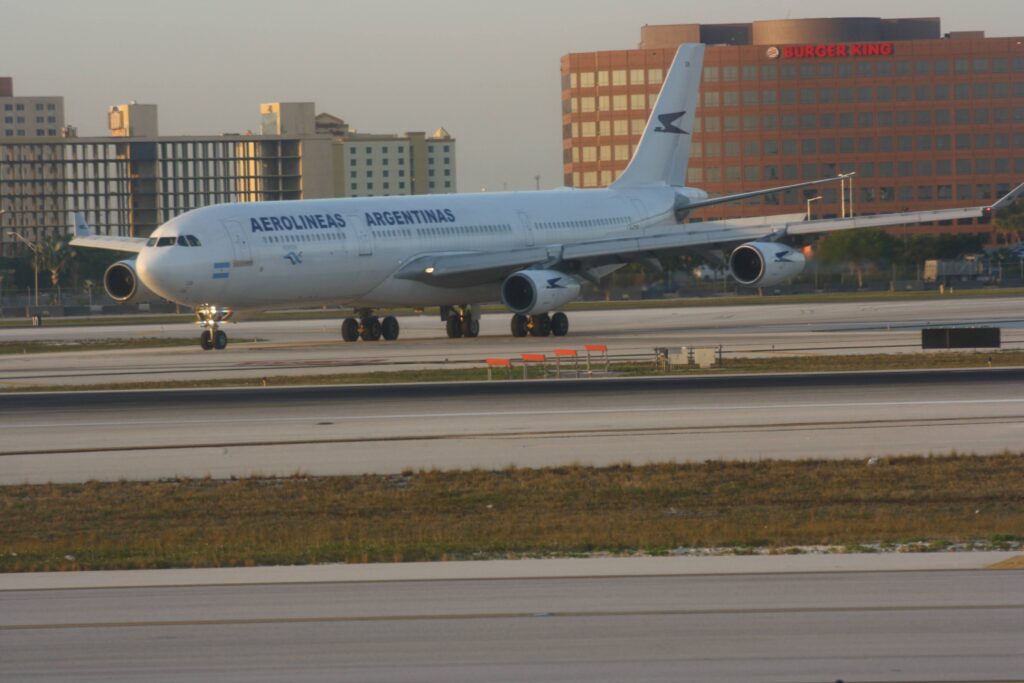 Aerolíneas Argentinas A340 at MIA