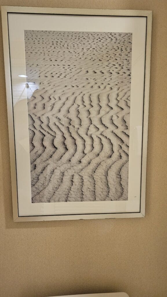 a picture of sand in a frame