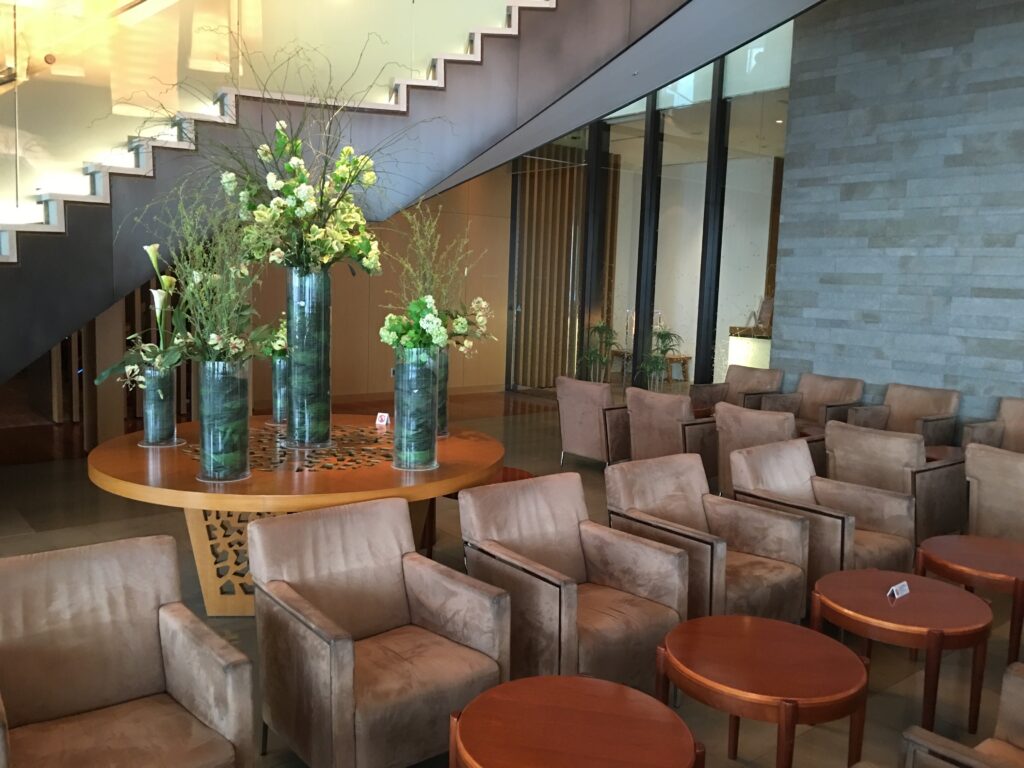 Japan Airlines Sakura Lounge Tokyo Narita Sitting Area