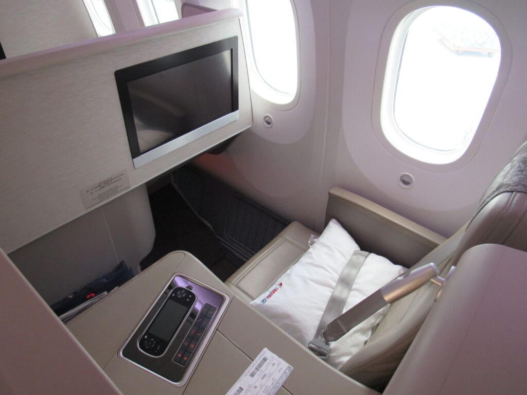 China Eastern 787 Business Class Seat