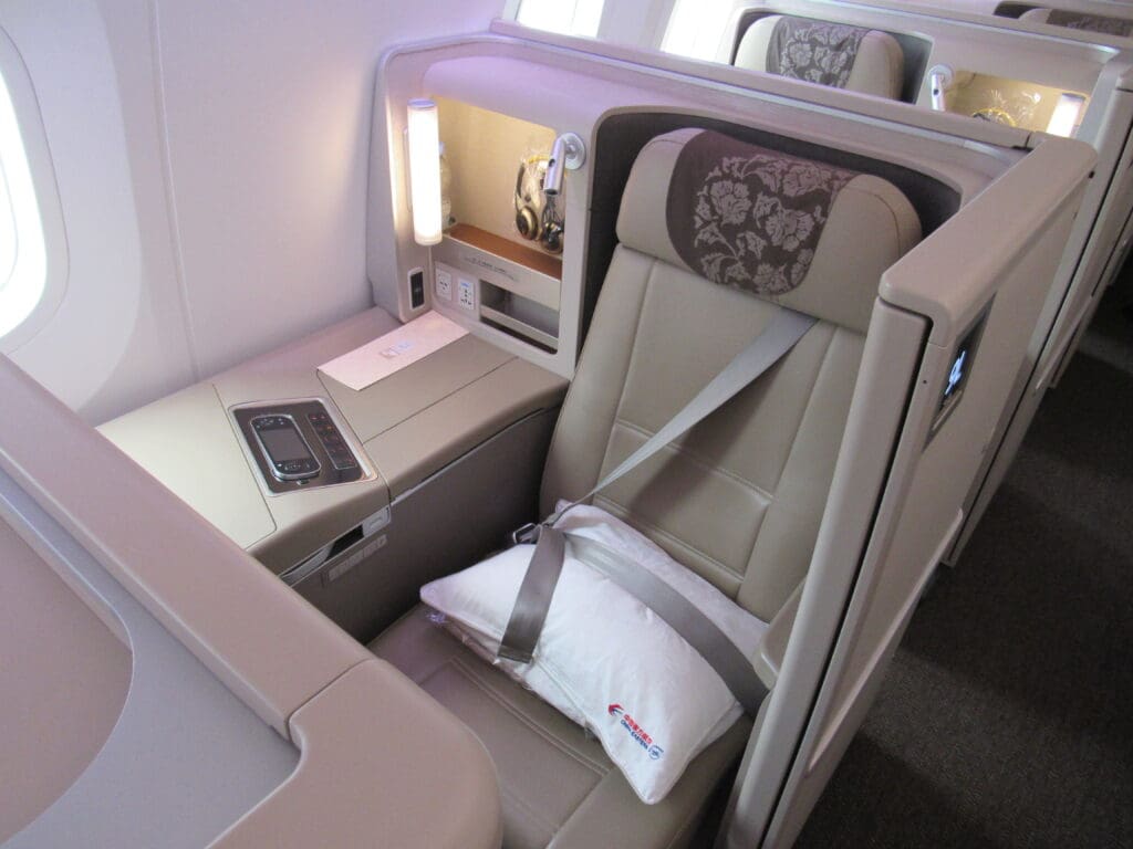 China Eastern 787 Business Class Seat