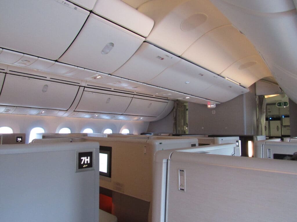 China Eastern 787 Business Class Cabin