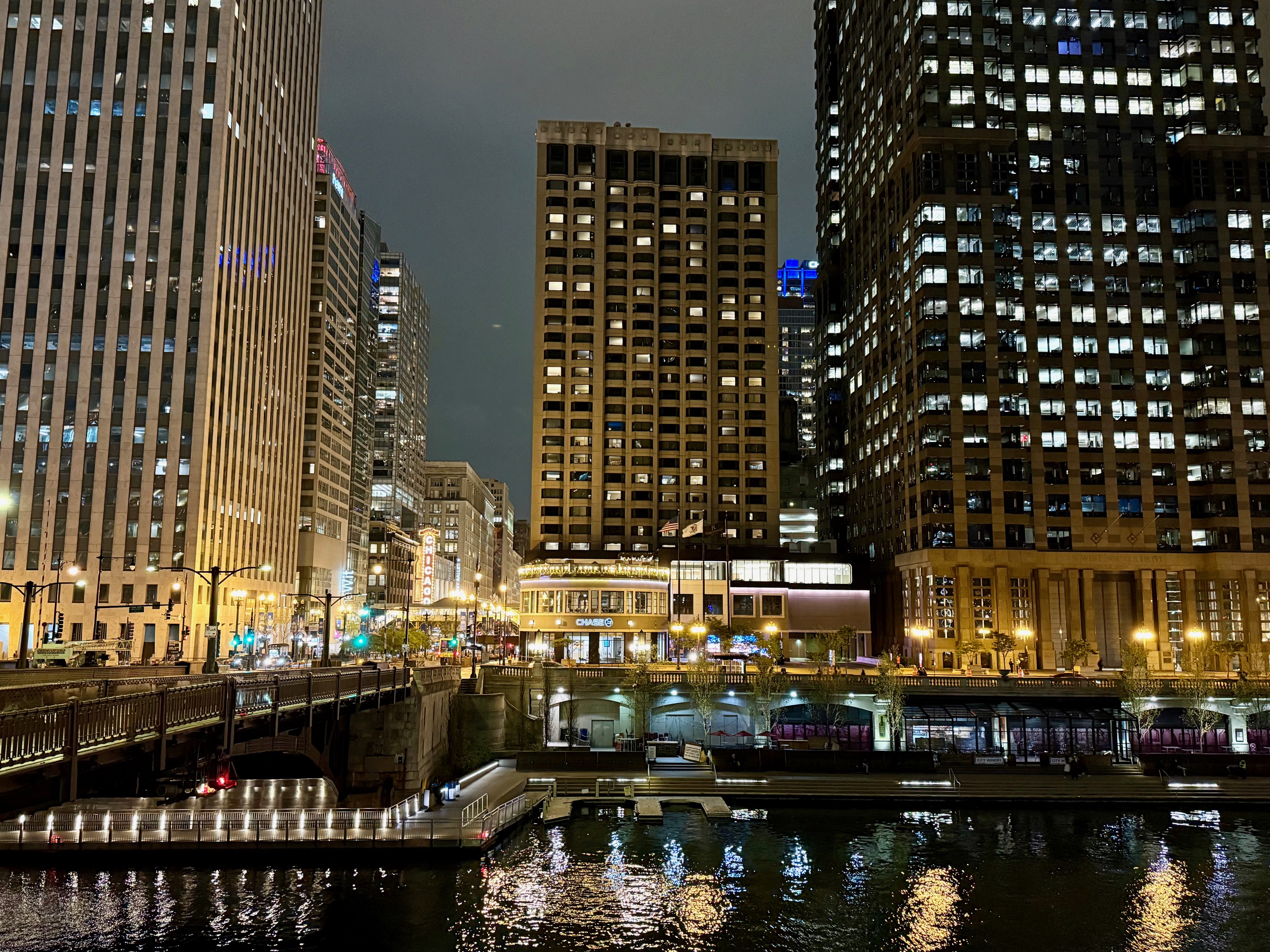 Renaissance Chicago Downtown Exterior