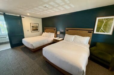 two beds in a room at the Hadsten Solvang