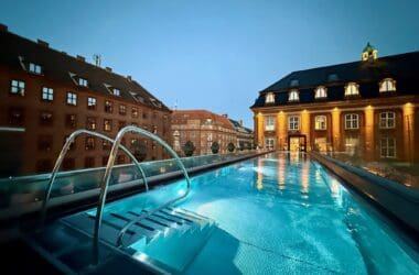 a pool on a roof top at the Villa Copenhagen Hotel