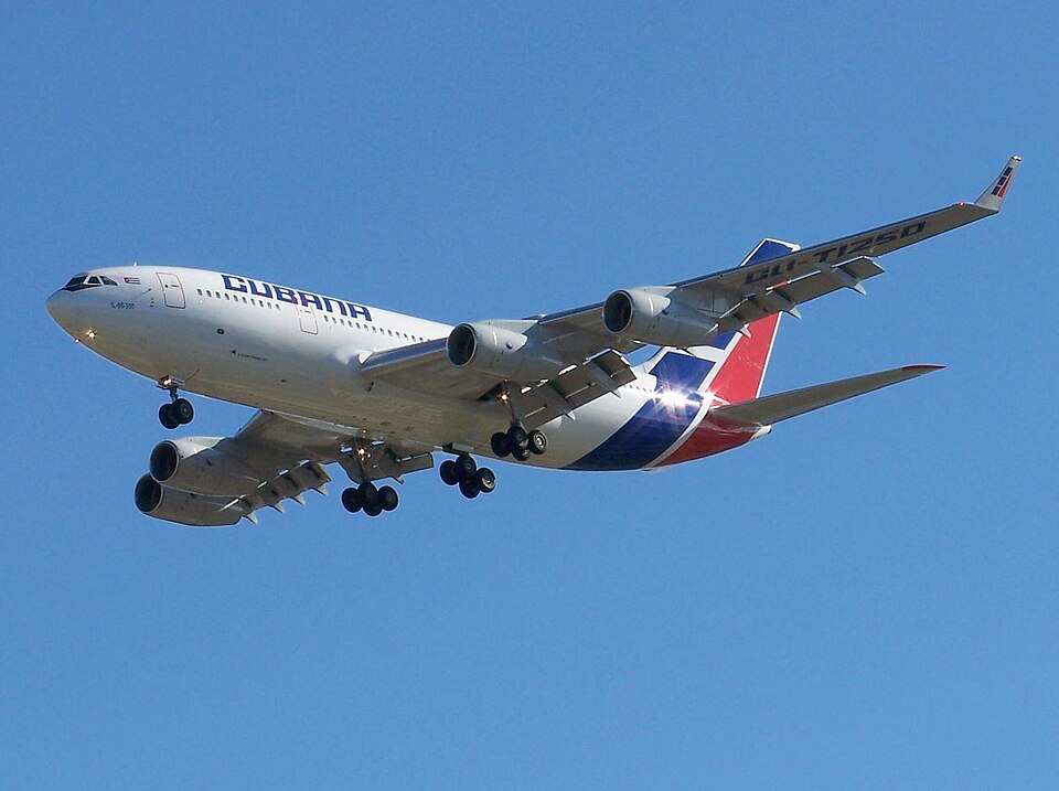 A Cubana Ilyushin Il-96-300 in-flight