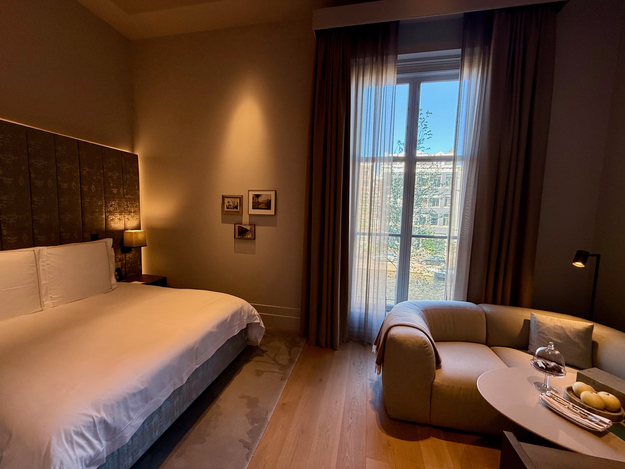 a bedroom with a bed and a couch at the Rosewood Amsterdam