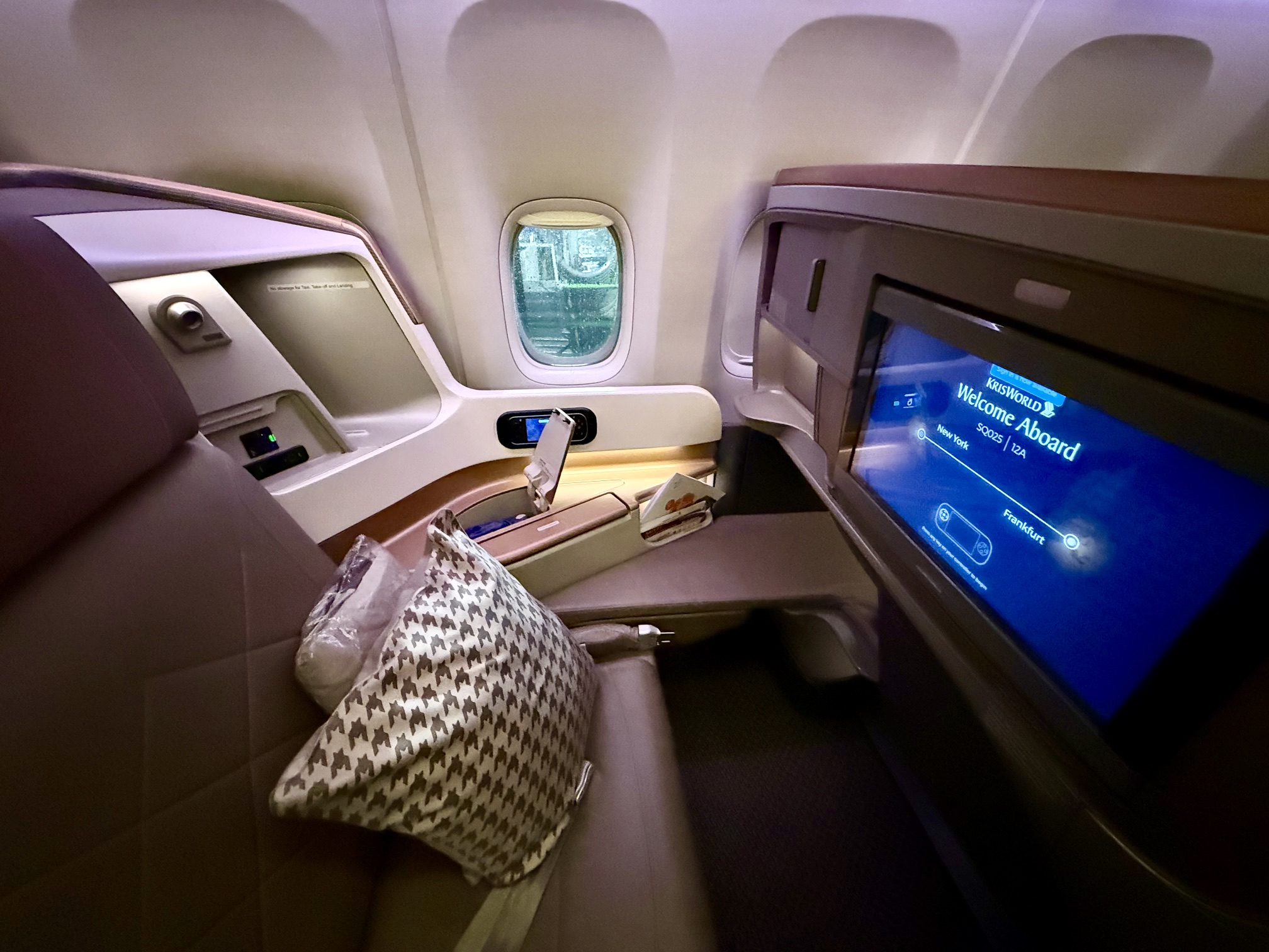 Singapore Airlines 777 Business Class Seat