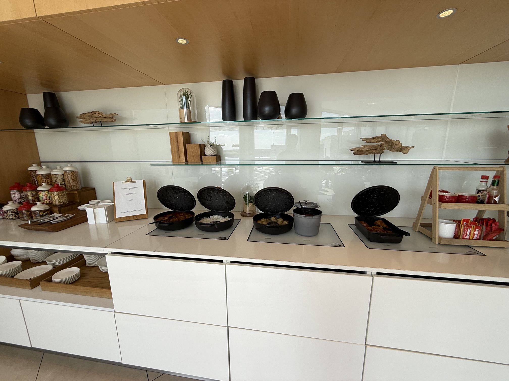 Maple Leaf Lounge Frankfurt Food