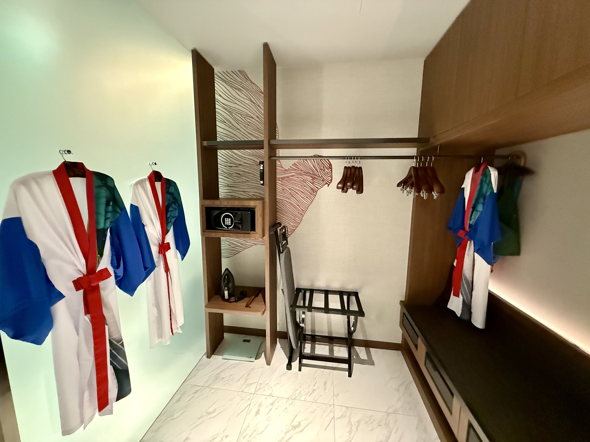 Kimpton Maa-Lai Bangkok closet