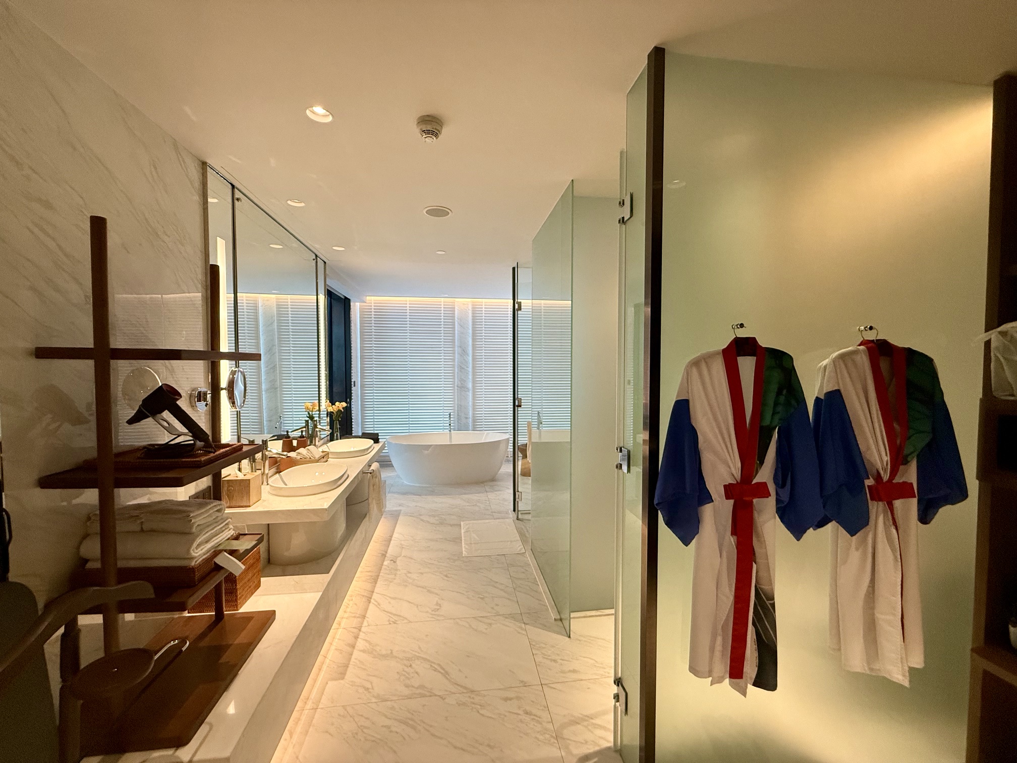 Kimpton Maa-Lai Bangkok bathroom