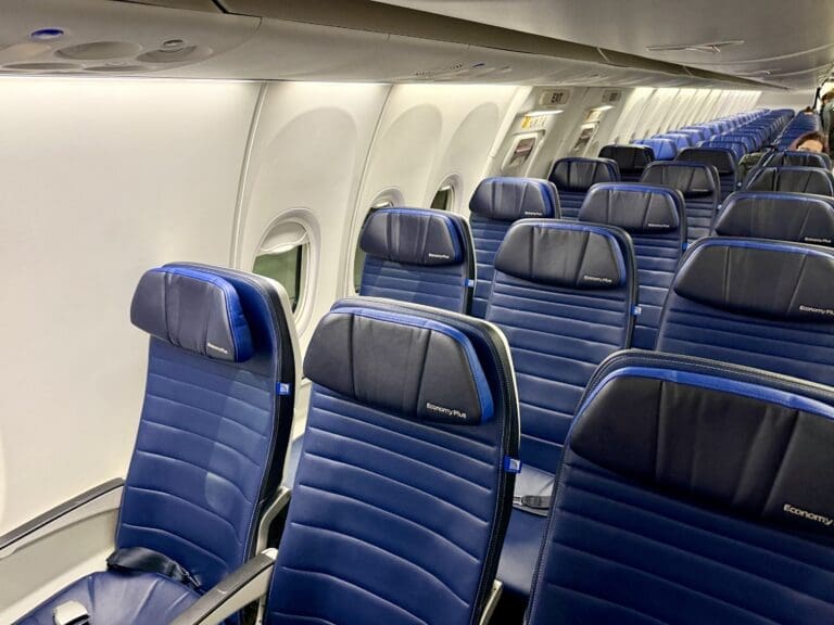United 737 MAX 8